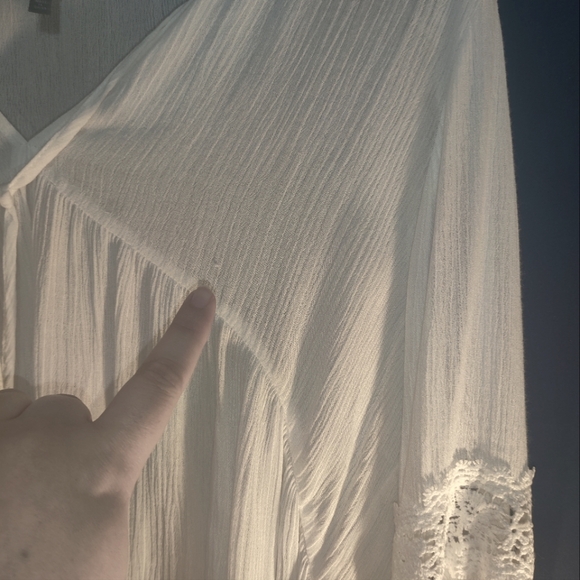 Charlotte Russe White V-neck blouse - Picture 5 of 6